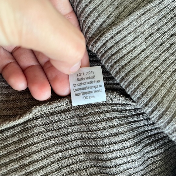 Poof Apparel Short Sleeve Knit MIDI Dress. Women’s Size Small - Picture 8 of 9